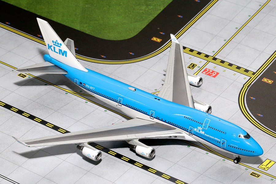    Boeing 747-400  KLM