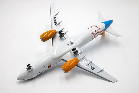 Модель самолета Сухой Суперджет-100 "Вольный Дон" (с шасси) Модель самолета Сухой Суперджет-100 "Вольный Дон" (с шасси)