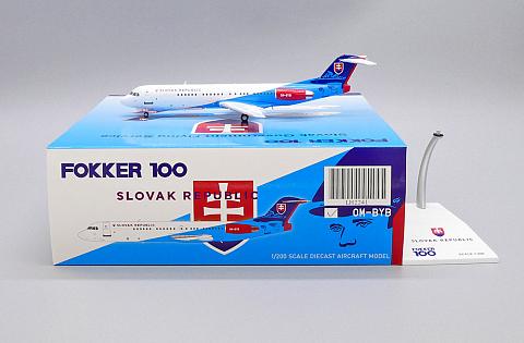 Модель самолета  Fokker 100
