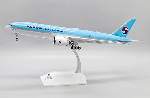 Модель самолета Boeing 777F (с открытыми люками) Модель самолета Boeing 777F (с открытыми люками)