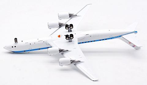 Модель самолета Douglas DC-8-72 Модель самолета Douglas DC-8-72