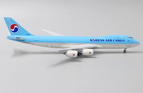 Boeing 747-8F (открытые люки)
