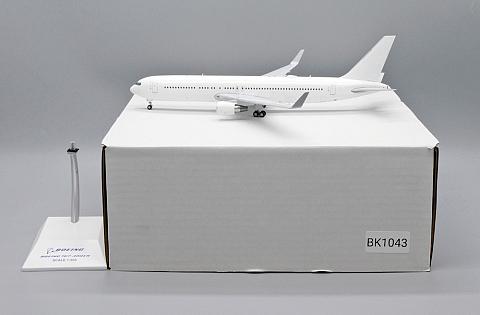 Модель самолета  Boeing 767-300