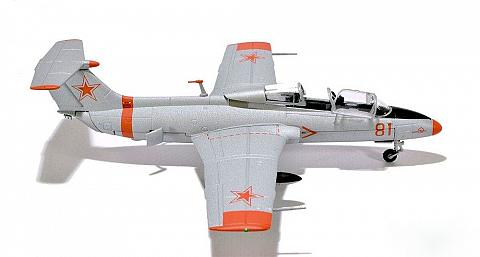    Aero L-29 Delfin