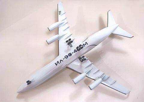 Модель самолета Ильюшин Ил-96-400М (с шасси) Модель самолета Ильюшин Ил-96-400М (с шасси)