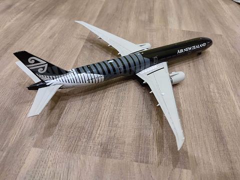    Boeing 777-300ER "All Blacks" (/)