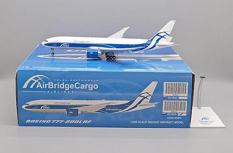 Модель самолета Boeing 777F (выпущенная механизация) Модель самолета Boeing 777F (выпущенная механизация)