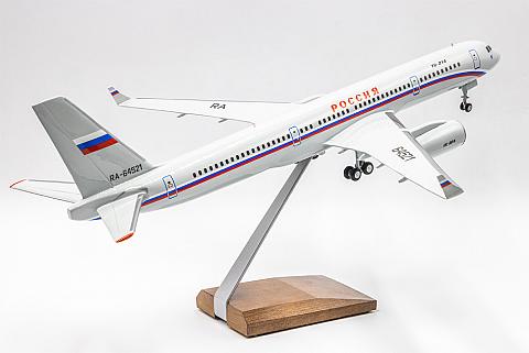 Модель самолета Туполев Ту-214 (с шасси) Модель самолета Туполев Ту-214 (с шасси)