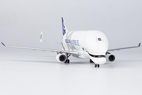Модель самолета Airbus A330-700 Beluga XL Модель самолета Airbus A330-700 Beluga XL