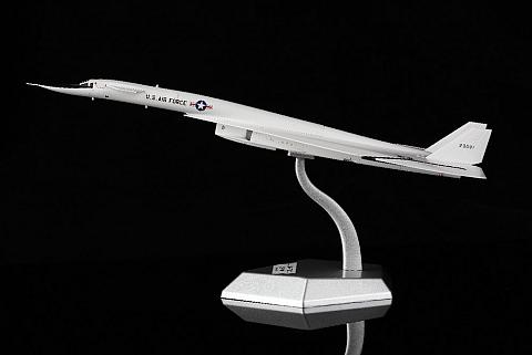 Модель самолета North American XB-70 Valkyrie Модель самолета North American XB-70 Valkyrie