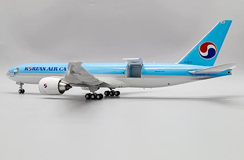 Модель самолета Boeing 777F (с открытыми люками) Модель самолета Boeing 777F (с открытыми люками)