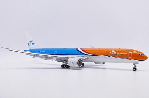 Boeing 777-300ER "Orange Pride" ( )