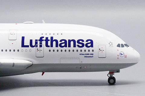 Модель самолета Airbus A380-800 Модель самолета Airbus A380-800
