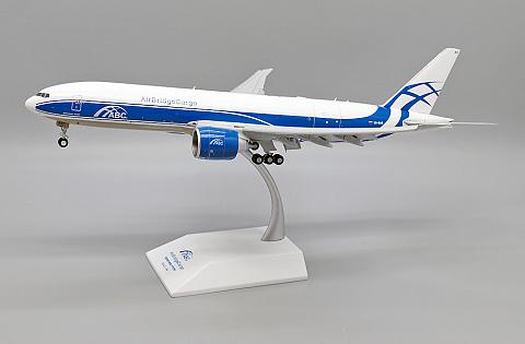 Модель самолета Boeing 777F (выпущенная механизация) Модель самолета Boeing 777F (выпущенная механизация)