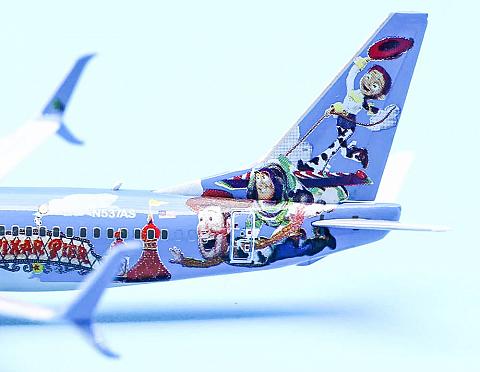    Boeing 737-800 "Pixar Pier"