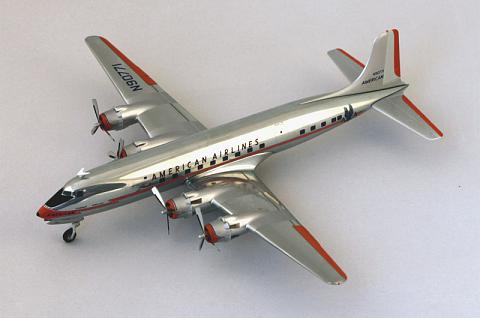 ������� ������ �������� Douglas DC-6 � �������� 1:200