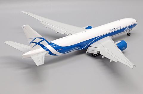Модель самолета Boeing 777F (выпущенная механизация) Модель самолета Boeing 777F (выпущенная механизация)