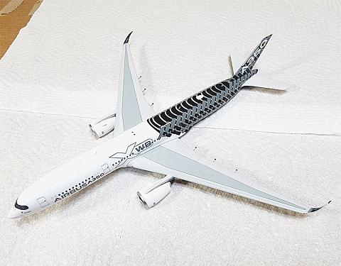 Модель самолета  Airbus A350-900XWB "Carbon Fiber"