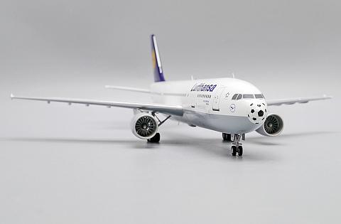 Модель самолета Airbus A300-600R "Футболет" Модель самолета Airbus A300-600R "Футболет"
