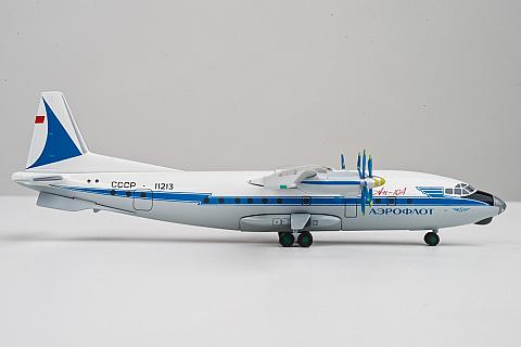 Готовая модель самолета Ан-10 в масштабе 1:200