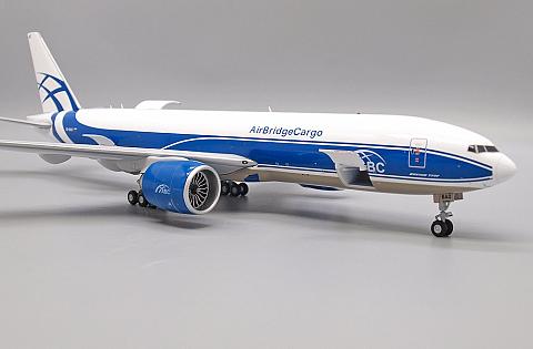 Модель самолета Boeing 777F (с открытыми люками) Модель самолета Boeing 777F (с открытыми люками)
