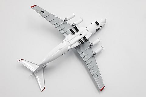 Модель самолета Ильюшин Ил-76Т "ООН" Модель самолета Ильюшин Ил-76Т "ООН"