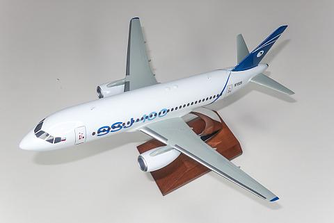 Модель самолета  Сухой Суперджет-100