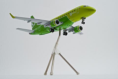 Модель самолета  Embraer 170