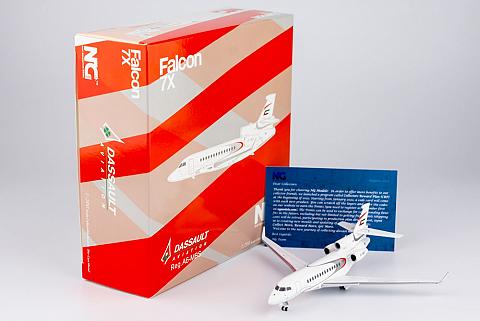 Модель самолета Dassault Falcon 7X Модель самолета Dassault Falcon 7X