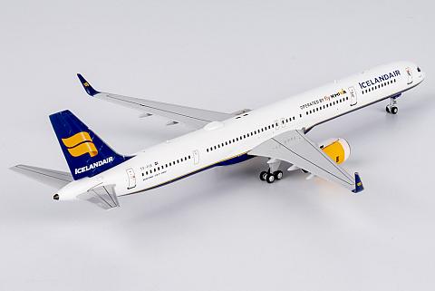 Модель самолета Boeing 757-300 Модель самолета Boeing 757-300