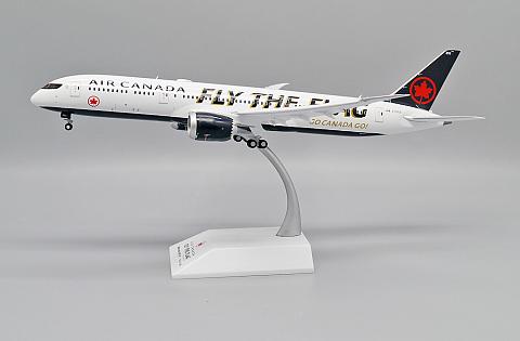 Модель самолета Boeing 787-9 "Go Canada Go" (выпущенная механизация) Модель самолета Boeing 787-9 "Go Canada Go" (выпущенная механизация)