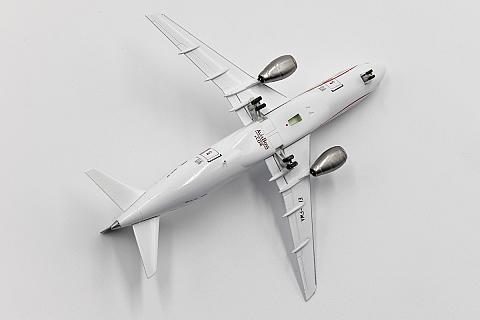 Модель самолета  Сухой Суперджет-100