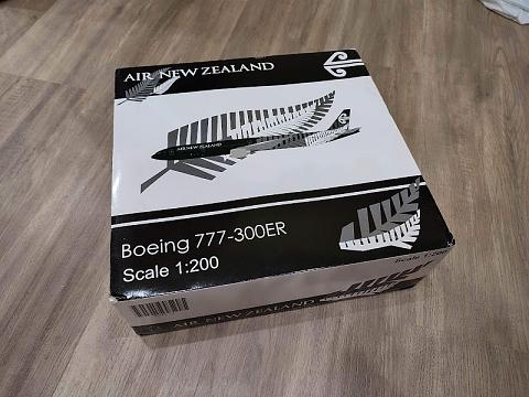    Boeing 777-300ER "All Blacks" (/)