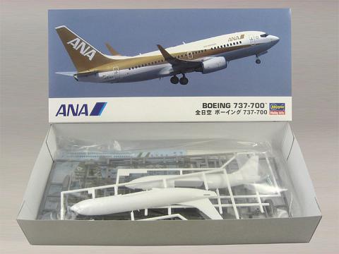 Сборная модель самолета Боинг-737-700 в масштабе 1:200 Сборная модель самолета Боинг-737-700 в масштабе 1:200