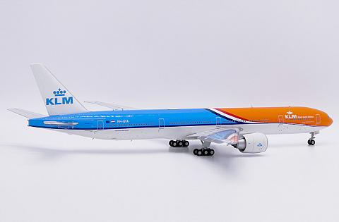    Boeing 777-300ER "Orange Pride"