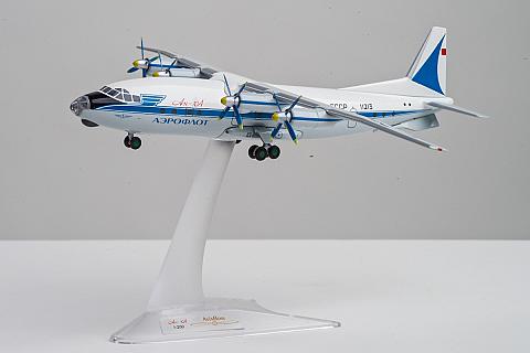 Готовая модель самолета Ан-10 в масштабе 1:200