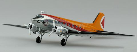 Готовая модель самолета Douglas DC-3 в масштабе 1:200 Готовая модель самолета Douglas DC-3 в масштабе 1:200