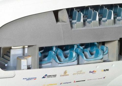    Airbus A380 Visible   1:144