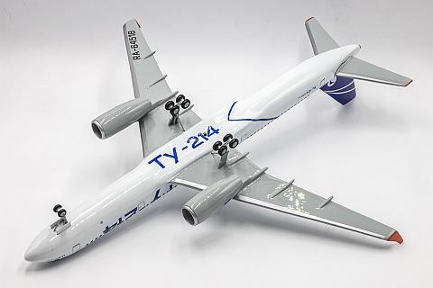Модель самолета Туполев Ту-214 (с шасси) Модель самолета Туполев Ту-214 (с шасси)