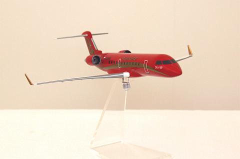 Готовая модель самолета Bombardier CRJ100 авиакомпании Руслайн