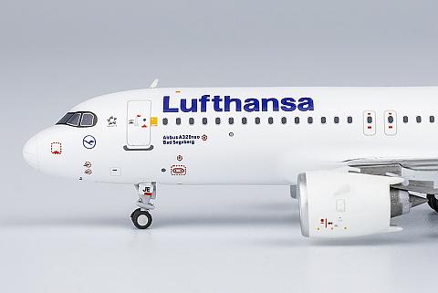 Модель самолета Airbus A320neo Модель самолета Airbus A320neo