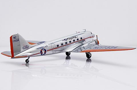 Модель самолета Douglas DC-3 Модель самолета Douglas DC-3