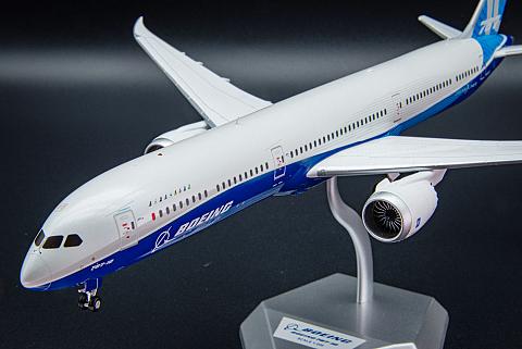 ������ ��������  Boeing 787-10