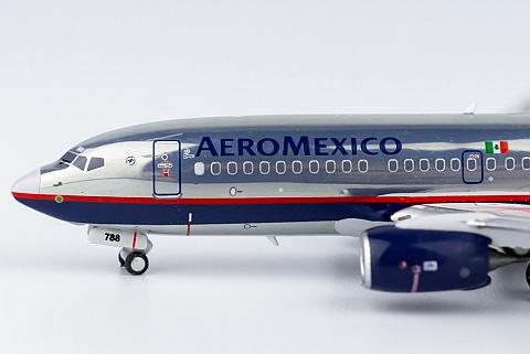 Модель самолета Boeing 737-700 Модель самолета Boeing 737-700