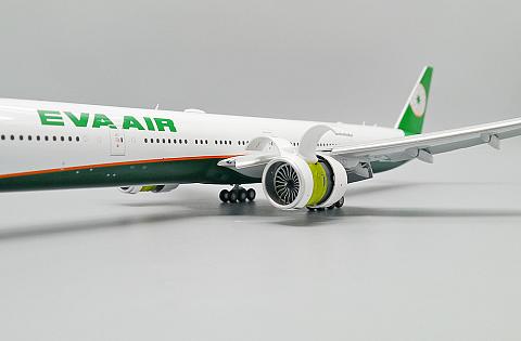 Модель самолета Boeing 777-300ER (открытые двигатели + механизация) Модель самолета Boeing 777-300ER (открытые двигатели + механизация)