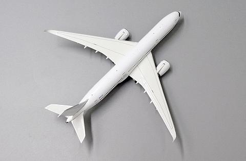 Модель самолета  Airbus A350-900