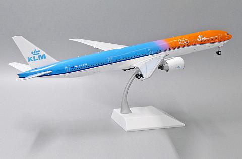    Boeing 777-300ER "Orange Pride 100"