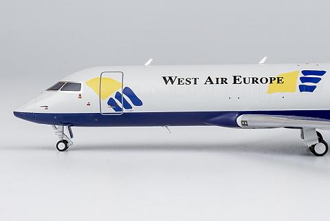 Модель самолета Bombardier CRJ-200PF Модель самолета Bombardier CRJ-200PF