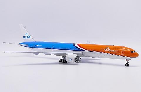 Boeing 777-300ER "Orange Pride"