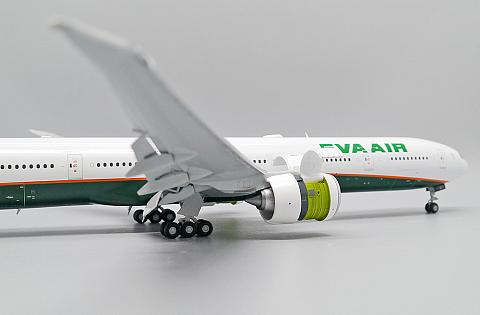 Модель самолета Boeing 777-300ER (открытые двигатели + механизация) Модель самолета Boeing 777-300ER (открытые двигатели + механизация)